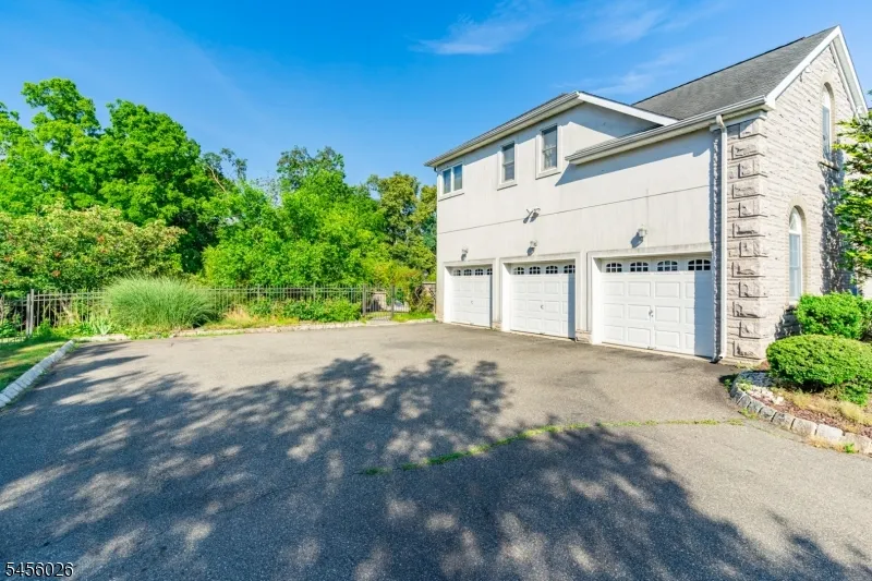 3 Topaz Ct Marlboro, NJ 07746