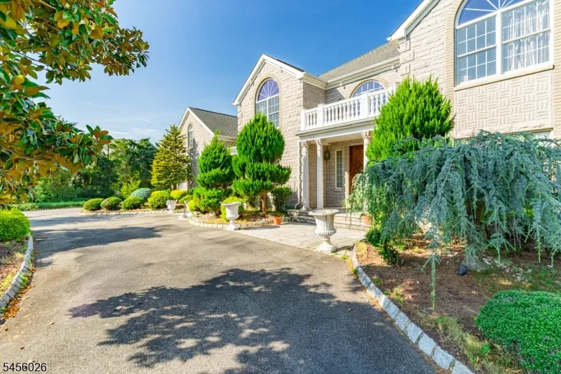 3 Topaz Ct Marlboro, NJ 07746