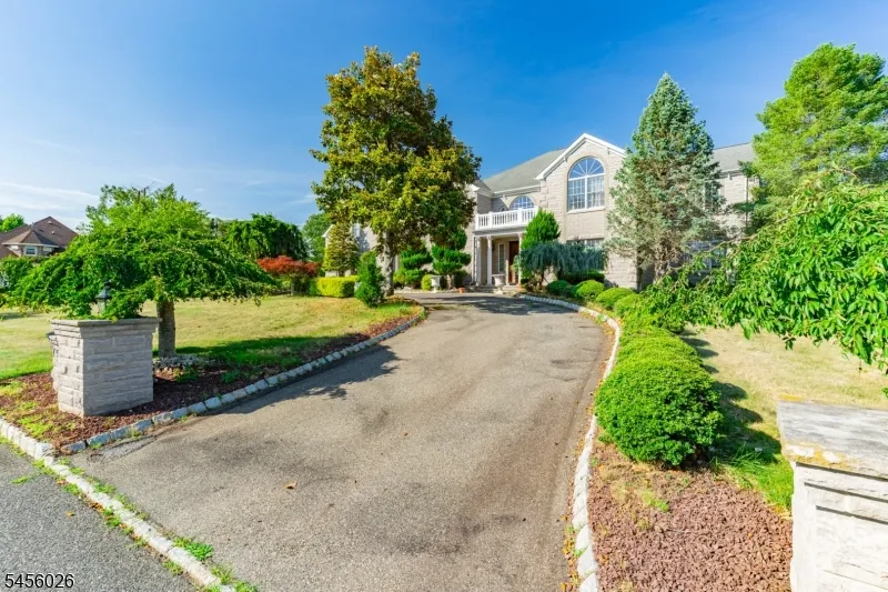 3 Topaz Ct Marlboro, NJ 07746