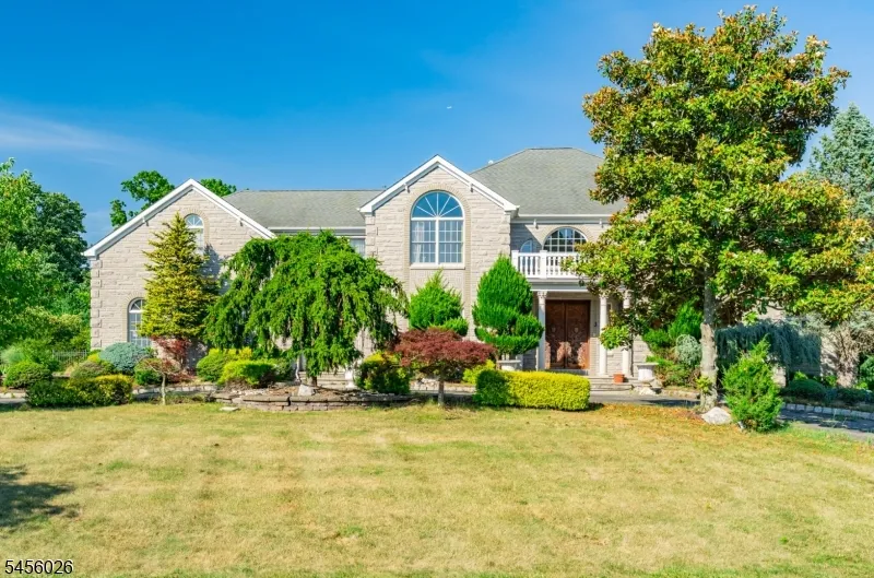 3 Topaz Ct Marlboro, NJ 07746