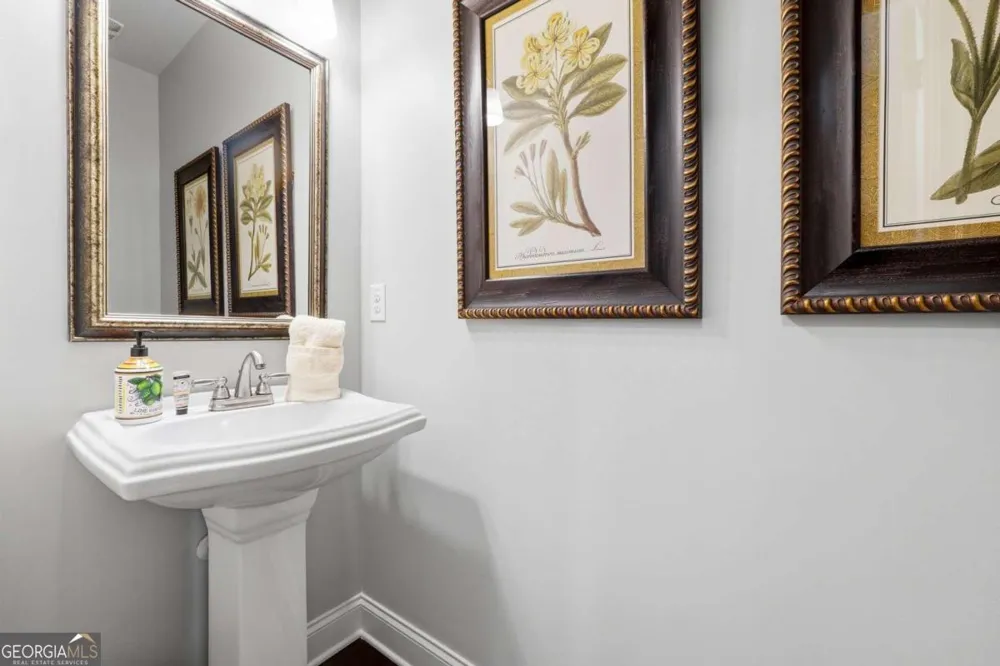 2442 Sunflower DR Hoschton, GA 30548
