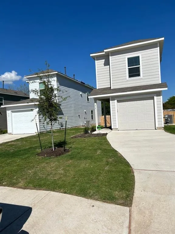 35 Trinity Circle Lockhart, TX 78644