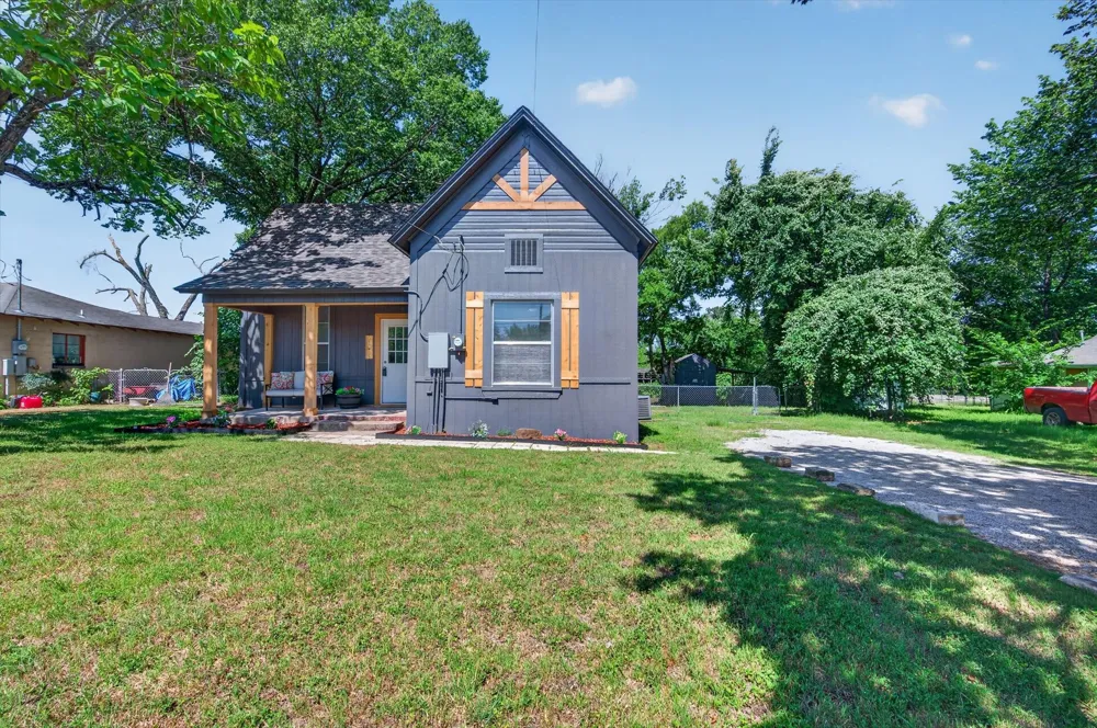 202 S Main Street Joshua, TX 76058