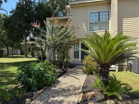 3935 Knollcrest Drive