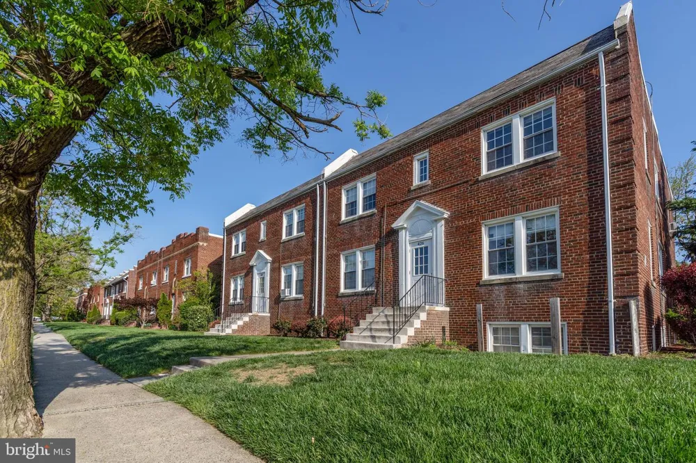 426 E GLENDALE AVENUE #2 Alexandria, VA 22301