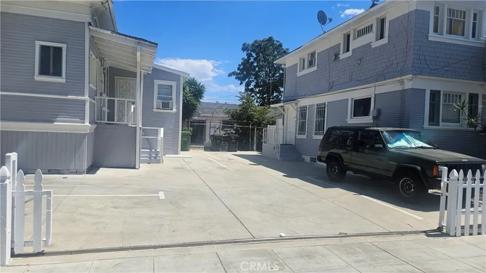 1540 W 28th Los Angeles, CA 90007