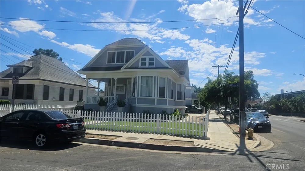 1540 W 28th Los Angeles, CA 90007