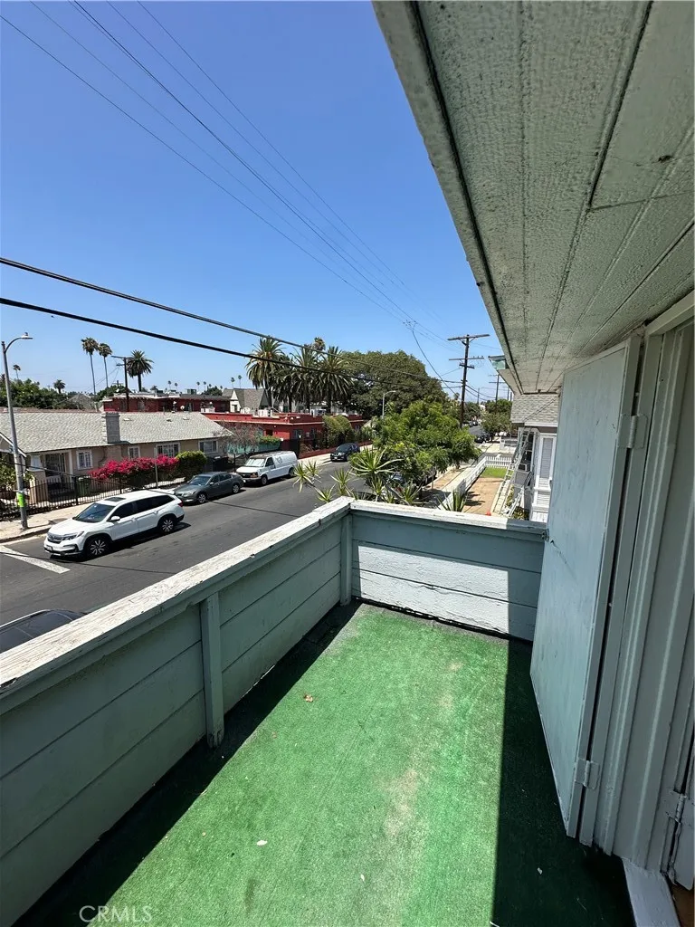 1540 W 28th Los Angeles, CA 90007