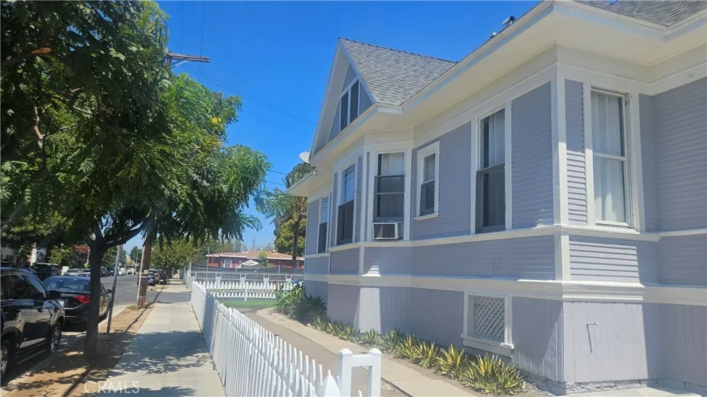 1540 W 28th Los Angeles, CA 90007