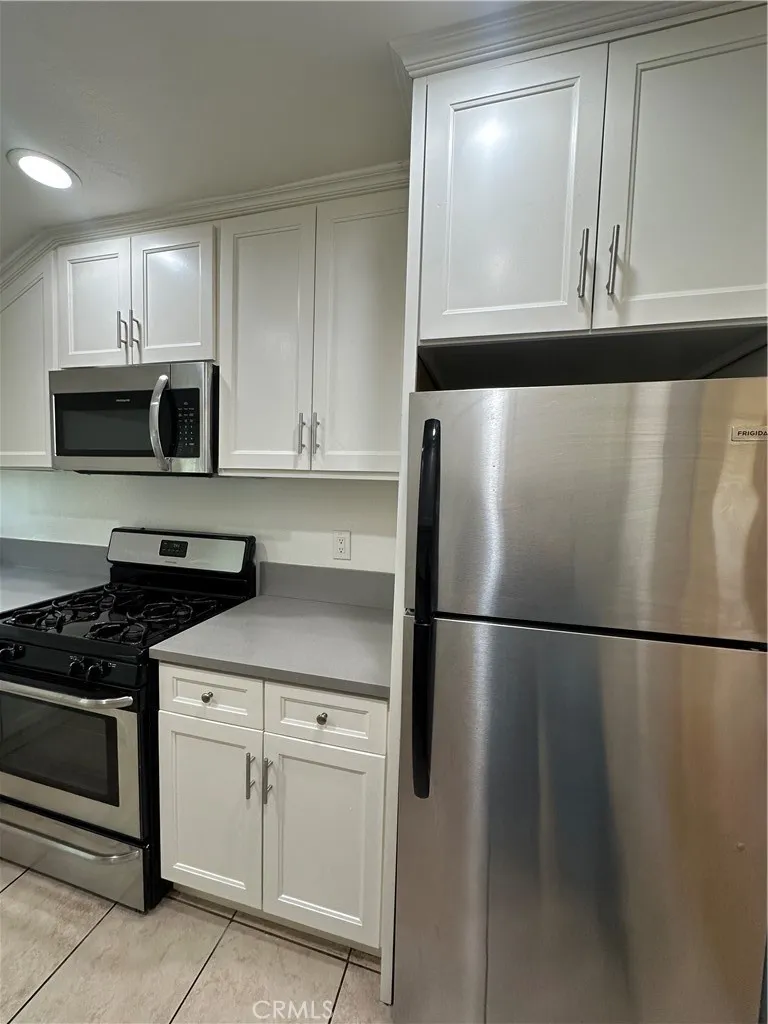 1540 W 28th Los Angeles, CA 90007