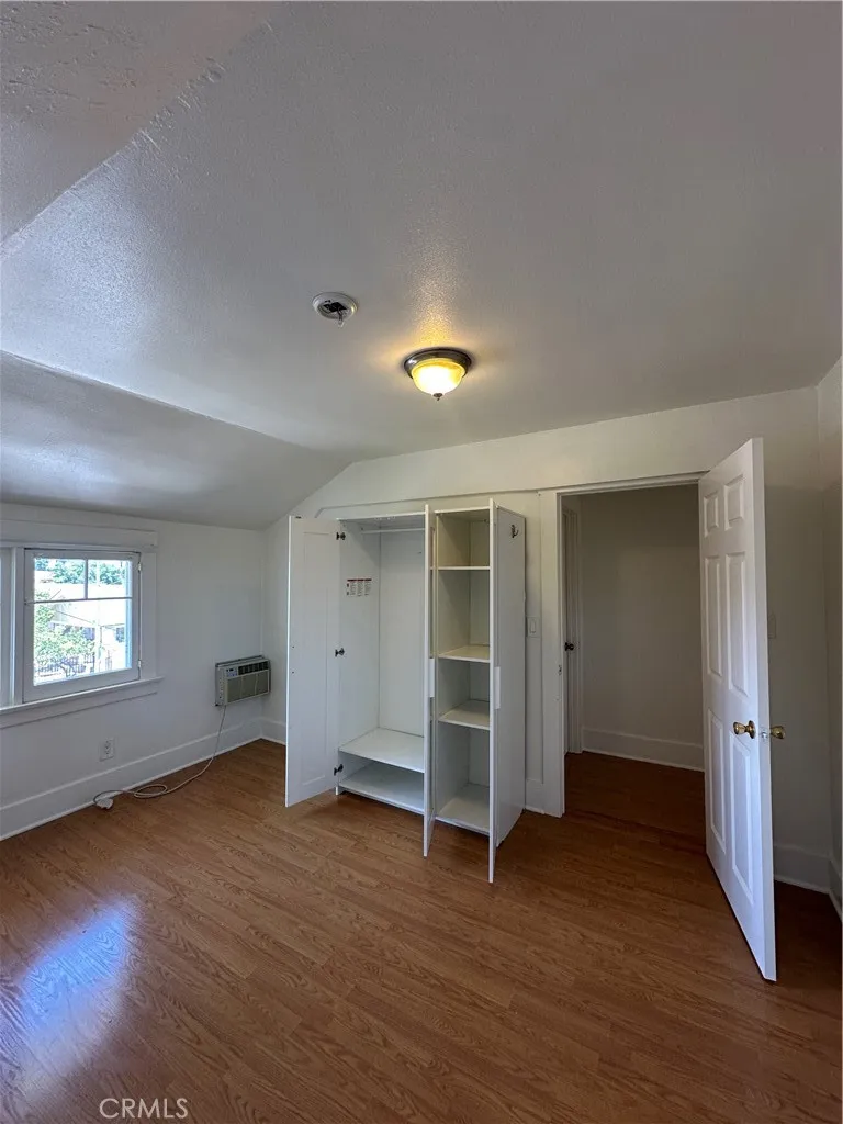 1540 W 28th Los Angeles, CA 90007