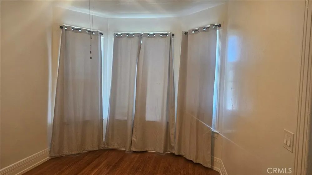 1540 W 28th Los Angeles, CA 90007