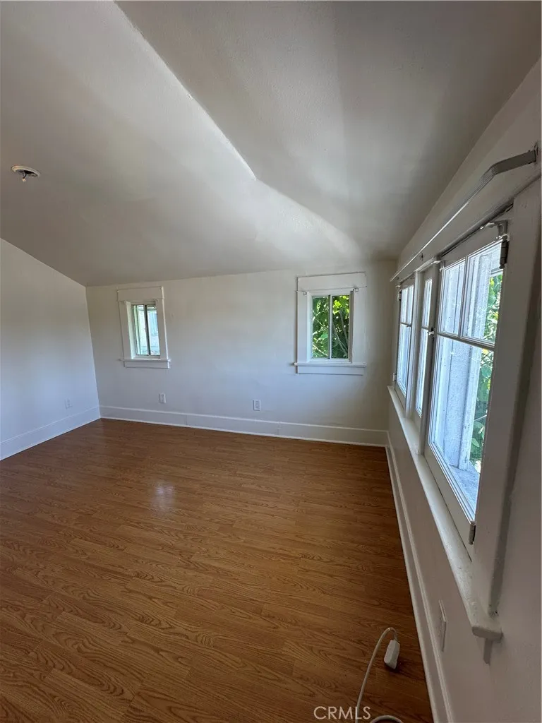 1540 W 28th Los Angeles, CA 90007