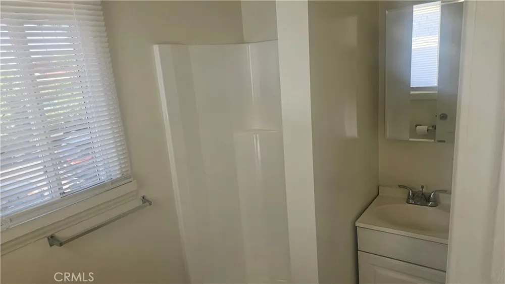 1540 W 28th Los Angeles, CA 90007