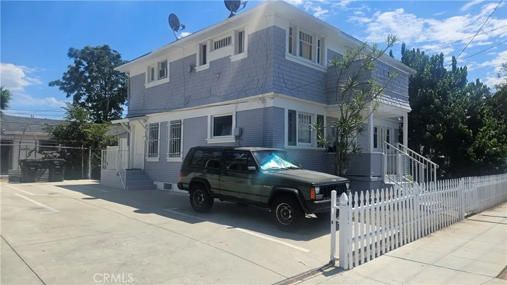 1540 W 28th Los Angeles, CA 90007