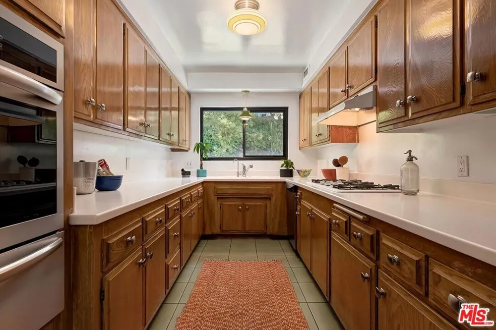 1255 Norman Place Los Angeles, CA 90049