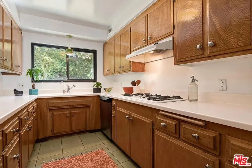 1255 Norman Place Los Angeles, CA 90049