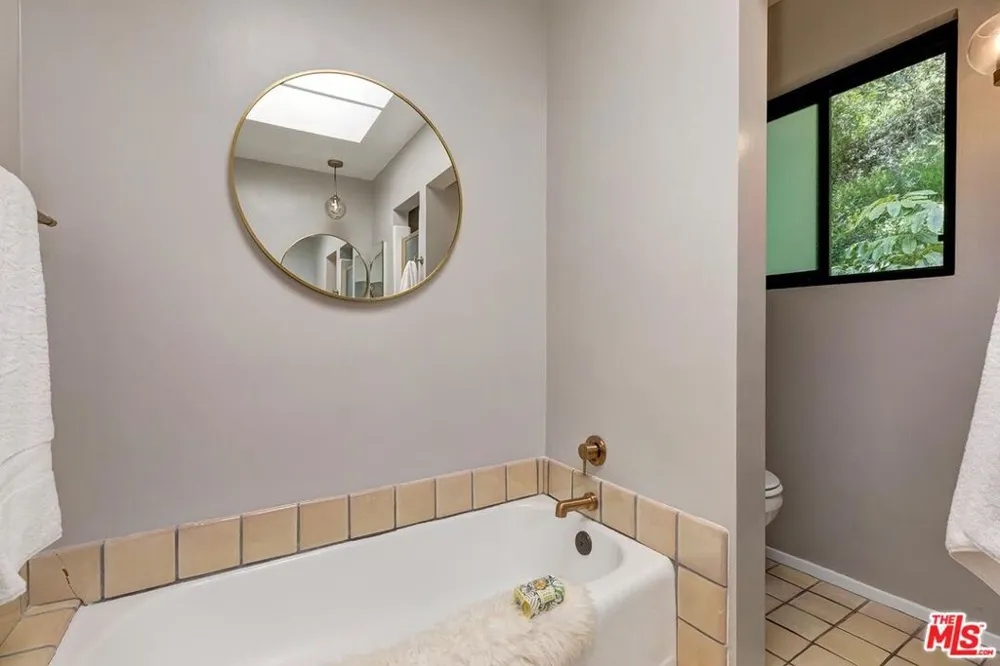 1255 Norman Place Los Angeles, CA 90049