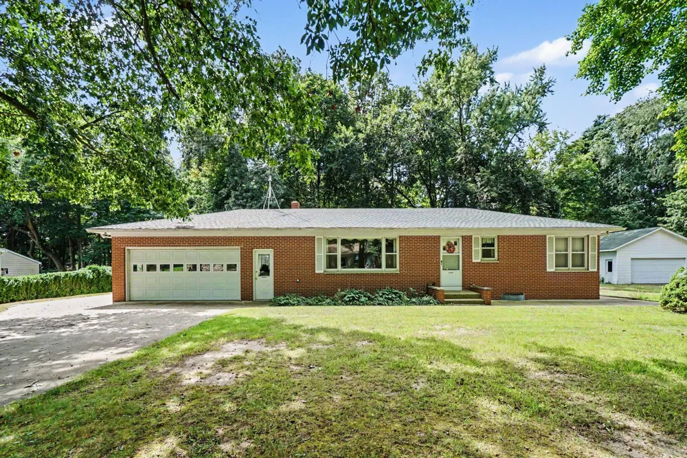 304 Orchard Circle Gobles, MI 49055