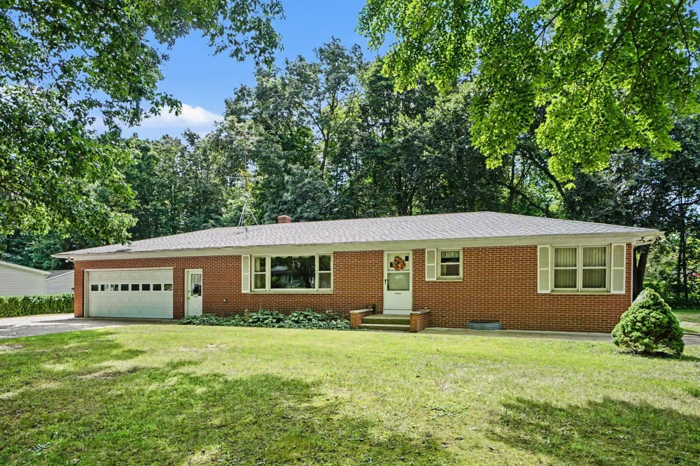 304 Orchard Circle Gobles, MI 49055