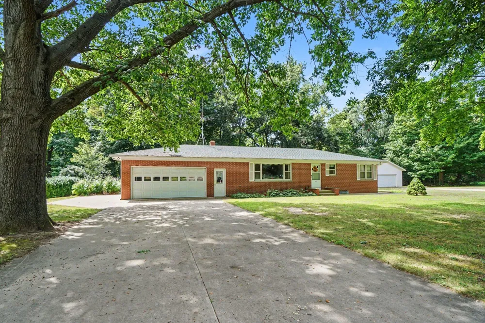 304 Orchard Circle Gobles, MI 49055