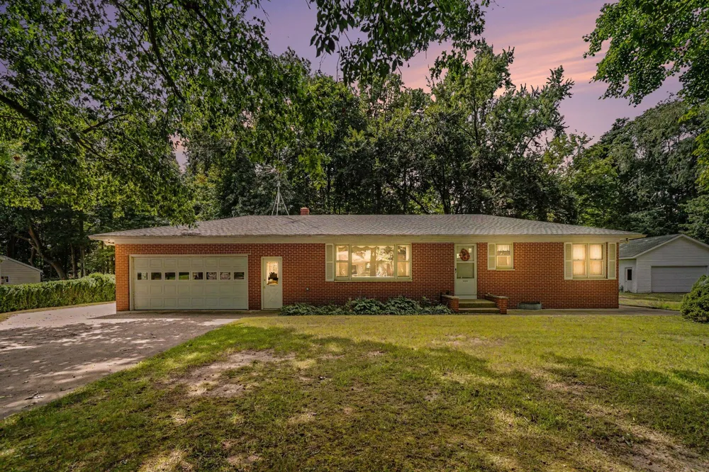 304 Orchard Circle Gobles, MI 49055