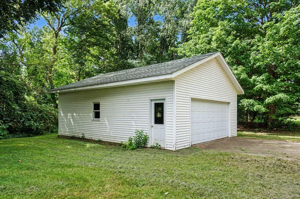 304 Orchard Circle Gobles, MI 49055