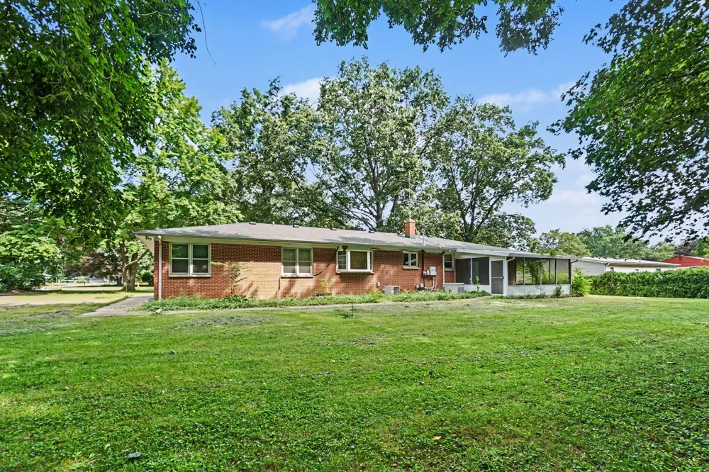 304 Orchard Circle Gobles, MI 49055