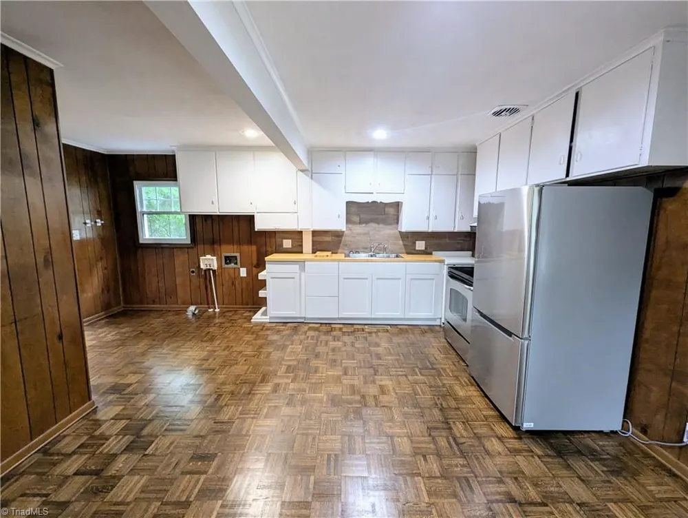 703 Sherwood Place High Point, NC 27262