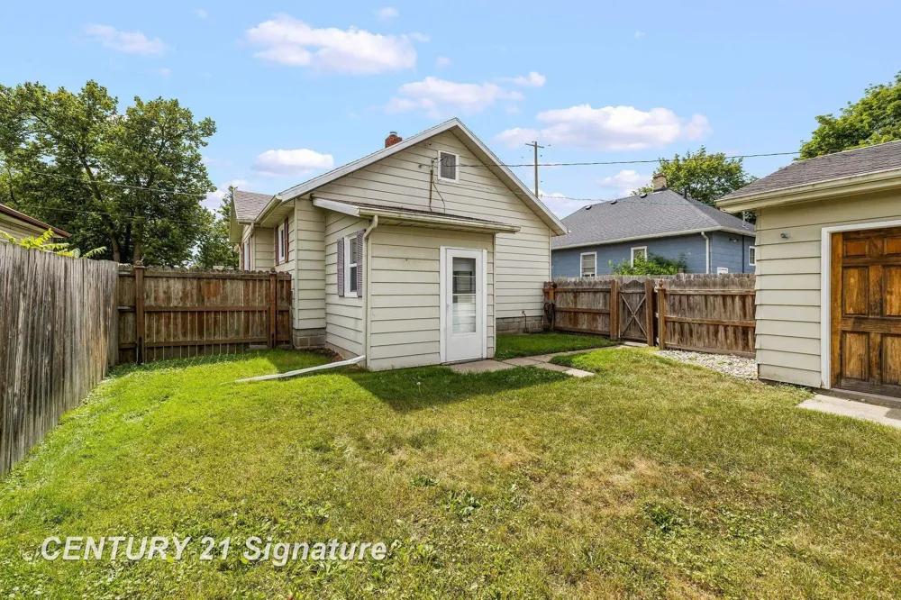 1834 Allegan Street Saginaw City, MI 48602