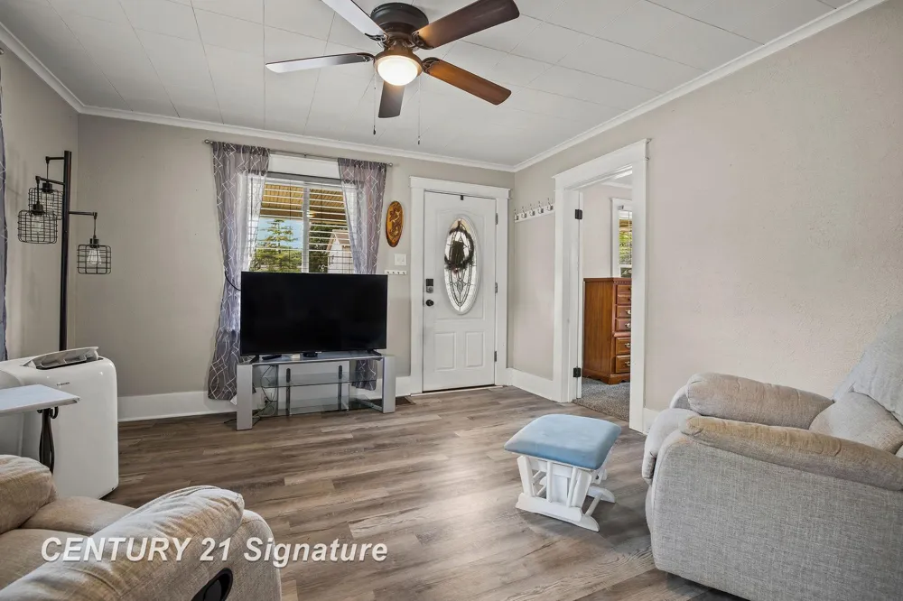 1834 Allegan Street Saginaw City, MI 48602