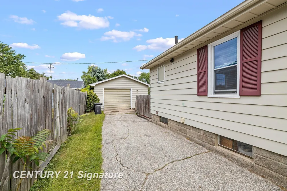 1834 Allegan Street Saginaw City, MI 48602