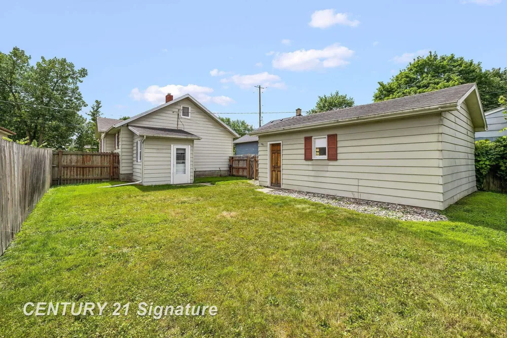 1834 Allegan Street Saginaw City, MI 48602