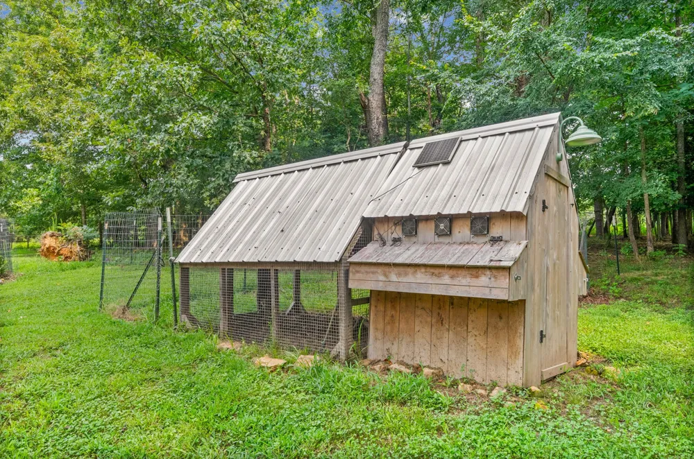 1663 Southside Rd Southside, TN 37171