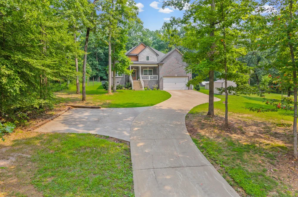 1663 Southside Rd Southside, TN 37171
