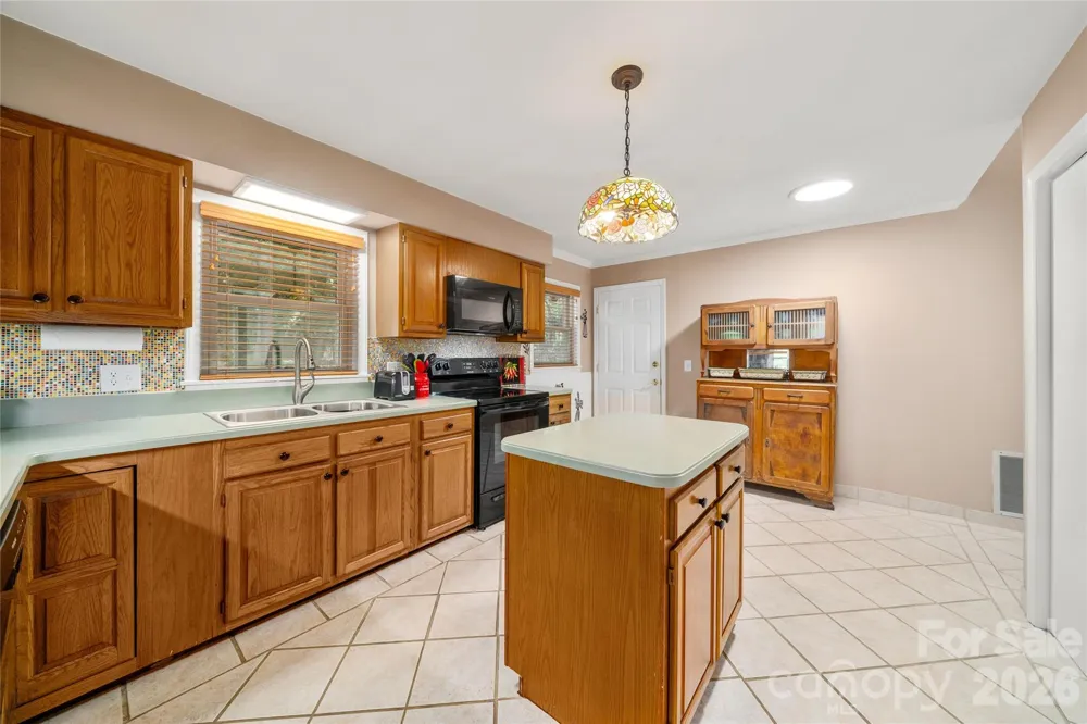 10 Surrey Run Hendersonville, NC 28791