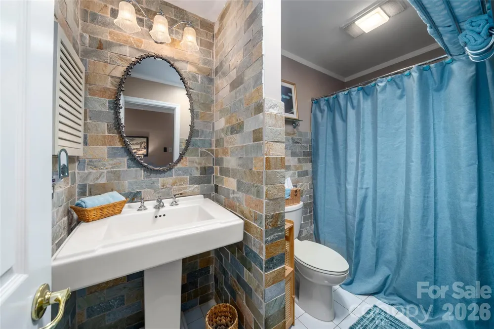 10 Surrey Run Hendersonville, NC 28791
