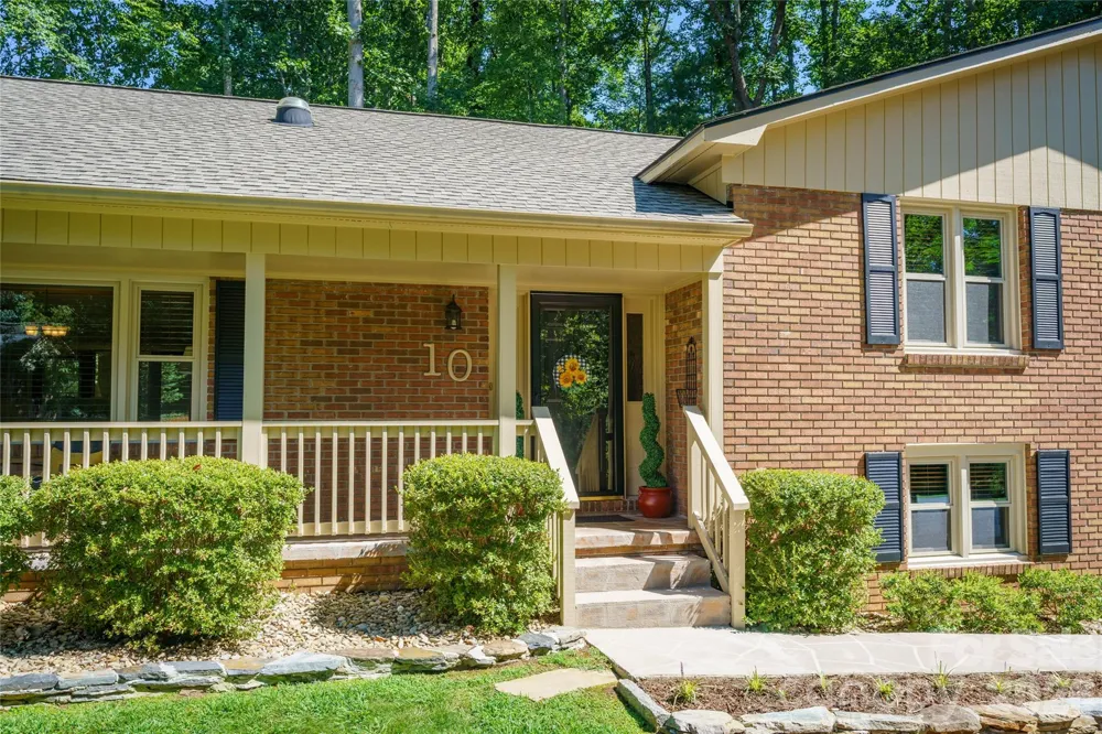 10 Surrey Run Hendersonville, NC 28791