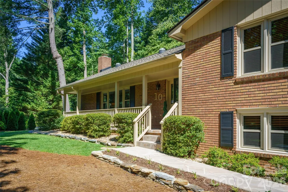 10 Surrey Run Hendersonville, NC 28791