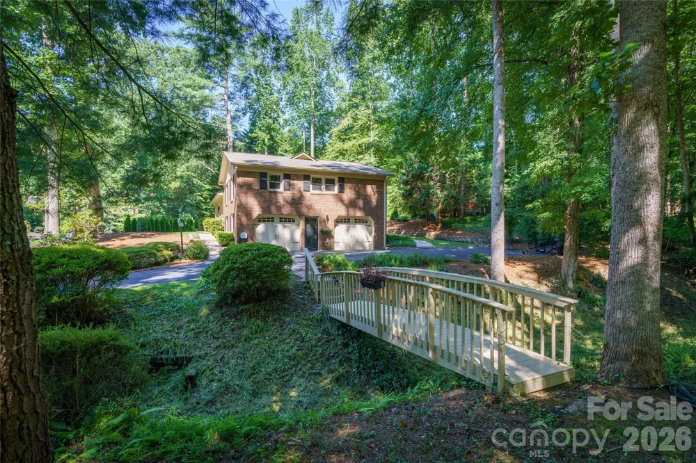 10 Surrey Run Hendersonville, NC 28791
