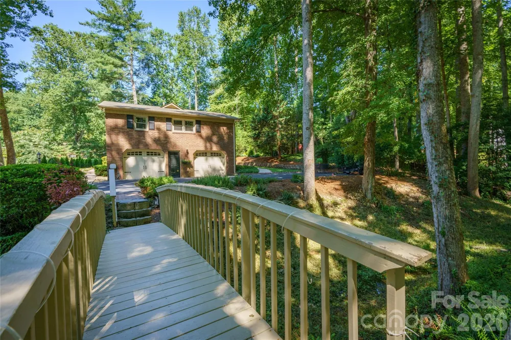 10 Surrey Run Hendersonville, NC 28791