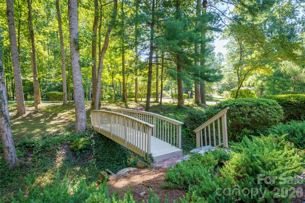 10 Surrey Run Hendersonville, NC 28791