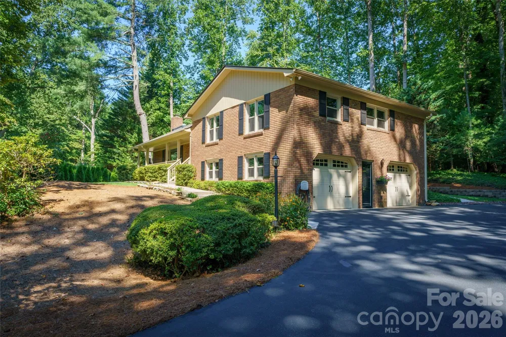 10 Surrey Run Hendersonville, NC 28791
