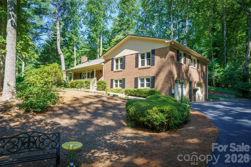 10 Surrey Run Hendersonville, NC 28791