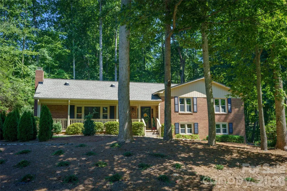 10 Surrey Run Hendersonville, NC 28791
