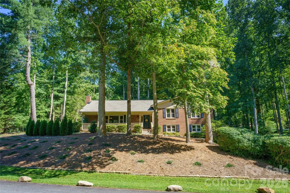 10 Surrey Run Hendersonville, NC 28791