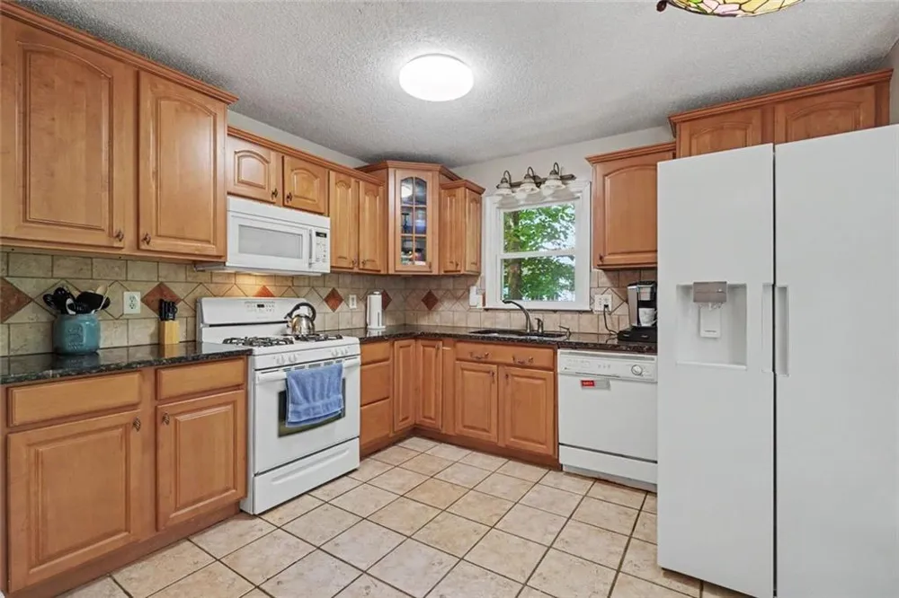996 Miles Court Powder Springs, GA 30127