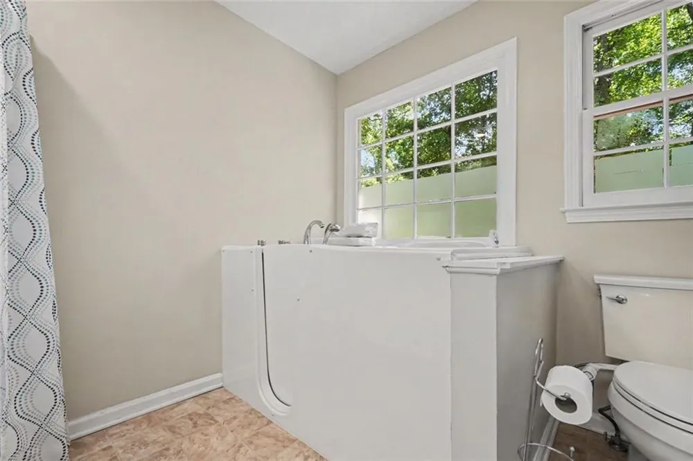 996 Miles Court Powder Springs, GA 30127