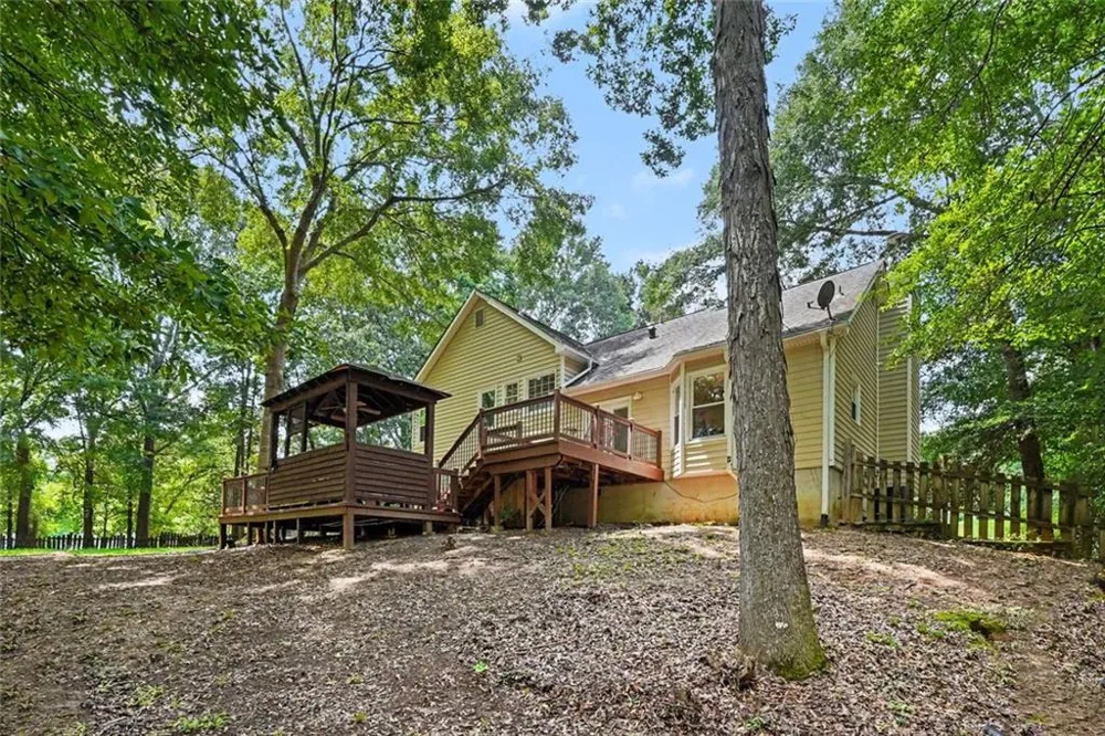 996 Miles Court Powder Springs, GA 30127