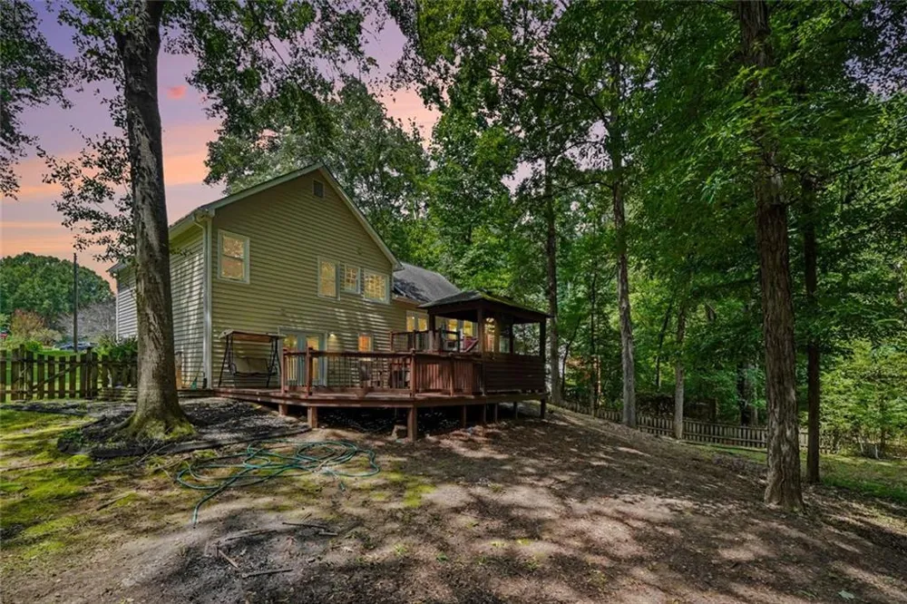 996 Miles Court Powder Springs, GA 30127